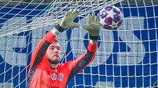 �eskobud�jovický branká� Vojt�ch Vorel v akci b�hem zápasu s Plzní