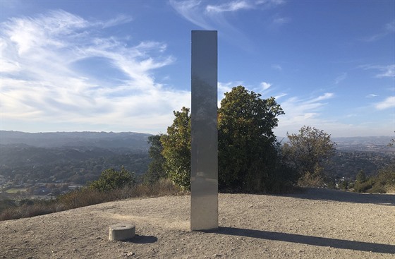 Záhadný objekt nali turisté v parku Atascadero mezi San Franciskem a Los...