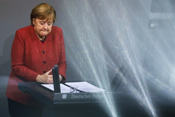 Nmecká kancléka Angela Merkelová pi zasedání v nmeckém Spolkovém snmu (9....