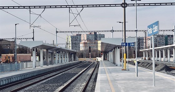Cestující v hlavním mst mohou od nedle vyuít novou elezniní zastávku Praha-Eden