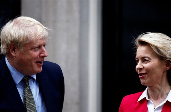 Britský premiér Boris Johnson a předsedkyně Evropské komise Ursula von der...