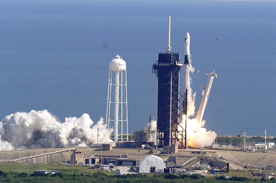 Soukromá spolenost SpaceX vyslala z Floridy zásobovací lo k Mezinárodní...