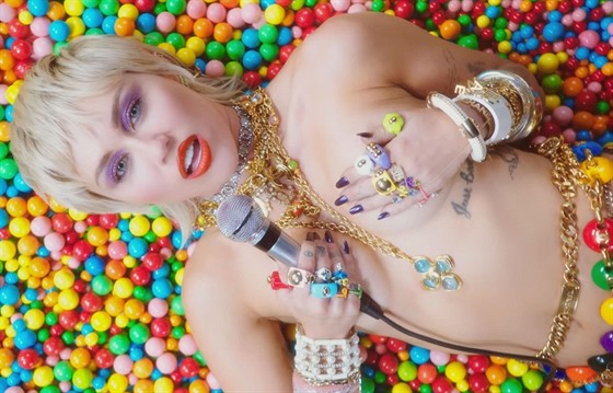 Miley Cyrusová (2020)