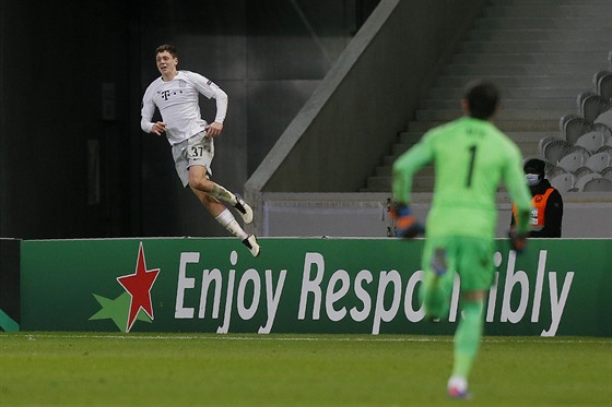 Sparanský fotbalista Ladislav Krejí se raduje ze svého gólu do sít Lille.