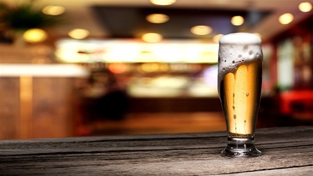 Pivovary přišly o šest miliard za čepované pivo, které Češi vloni nevypili