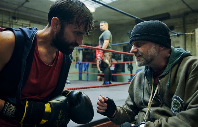 RECENZE: Celý život je boxerský ring, vzkazuje thriller Stínohra