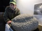 Zdenk Buchtele, jeden z nejstarch expont muzea - kamenn tvar s...