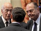 Valery Giscard d'Estaing (vlevo) s tehdejím francouzským prezidentem Nicolasem...
