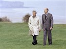 Valery Giscard d'Estaing s americkým prezidentem Jimmym Carterem na Omaha Beach...