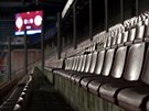 Prázdné sedaky na letenském stadionu bhem derby Sparty a Slavie.