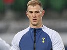 Anglický branká� Joe Hart z Tottenhamu p�i rozcvi�ení p�ed pohárovým utkání v...