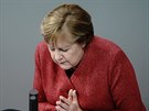 Nmecká kancléka Angela Merkelová hovoí bhem zasedání v nmeckém Spolkovém...