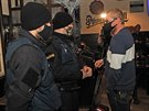 V restauraci v centru Ostravy zasahují policisté. ádají, aby hosté opustili...