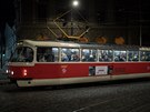 Lidé vyuili uvolnní opatení. Noní tramvaje v centru Prahy byly veer...