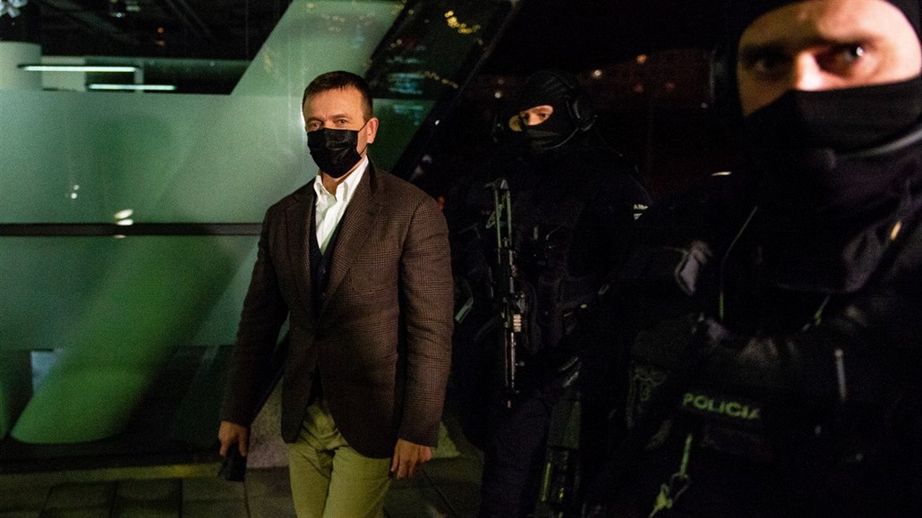 Haščák v Pentě skončil, po svém zadržení se vzdal všech výkonných pozic