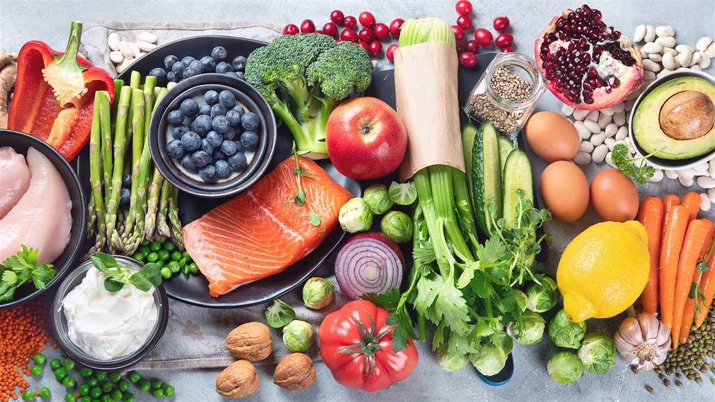 �Ale asi je�t� bli��í je na�im doporu�ením MIND dieta, co� je st�edomo�ská...