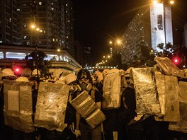 Chris McGrath: HONGKONG, HONGKONG - 14. ERVENCE: Demonstranti elí policii...