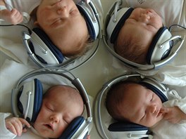 Joe Klamar: Jeden a dva dny staré novorozené dti poslouchají hudbu ze...