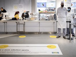 Ministr dopravy a prmyslu Karel Havlíek navtívil obchodní dm IKEA na...