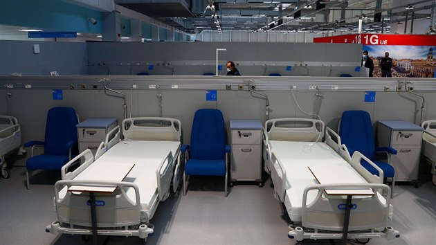 Zbrusu nov nemocnice pro covidov pacienty, kter vyrostla za ti msce nedaleko madridskho letit (1. prosince 2020)
