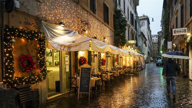 Mu prochz przdnou ulic v m. (2. prosince 2020)