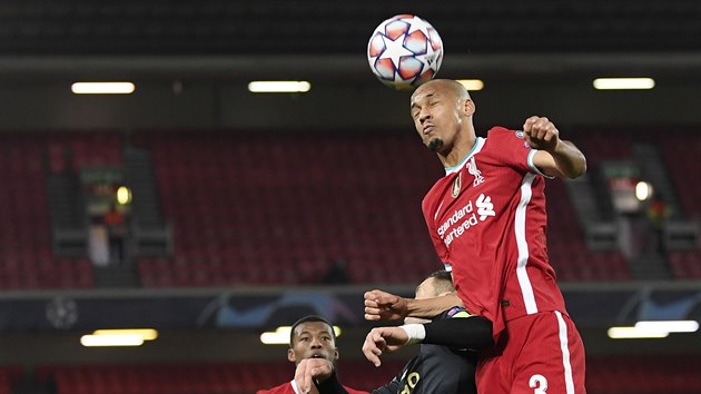 Fabinho z Liverpoolu hlavikuje v utkn Ligy mistr.