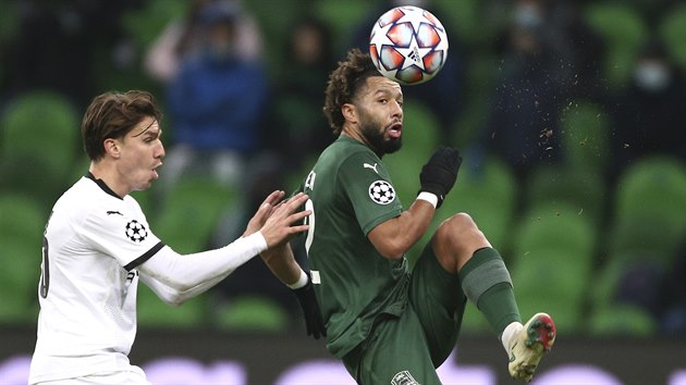 Krasnodarsk Tonny Vilhena (vpravo) odehrv m v utkn s Rennes.