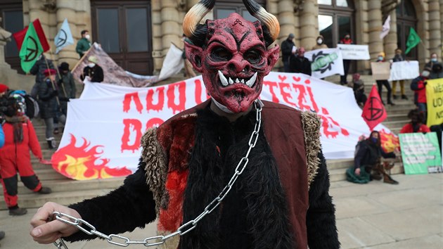 Demonstrace ekologickch aktivist ped praskm Rudolfinem. (7. prosince 2020)