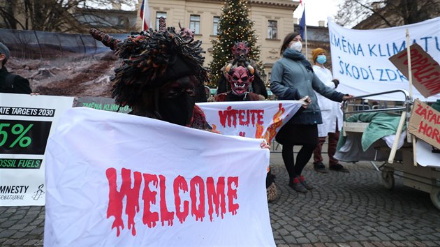 Demonstrace ekologickch aktivist ped adem vldy v Praze. (7. prosince 2020)