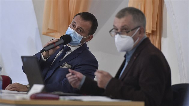 Znojemsk ANO v ele s mstostarostou Janem Blahou (vpravo) stlo za iniciativou na odvoln starosty Jana Groise, na pondlnm zastupitelstvu vak ucuklo. (7.12.2020)