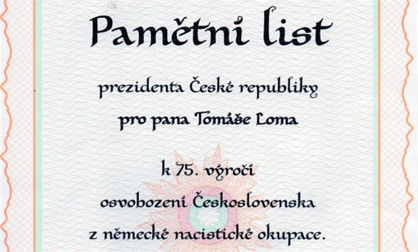 Vlen vetern Tom Lom obdrel od Miloe Zemana Pamtn list k 75. vro osvobozen eskoslovenska. Kancel prezidenta republiky ho zaslala potou. (8. prosince 2020)