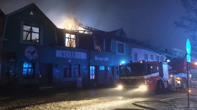 Noční požár restaurace v Novém Veselí na Žďársku.