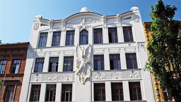 Rekonstrukce historické fasády domu v Jaselské ulici v Brně za použití trasvápenných omítek TKP a TKFP (jemný tenkovrstvý štuk). Realizace 2015.