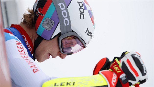 vcarsk lya Marco Odermatt na startu 2. kola obho slalomu v Santa Caterin.