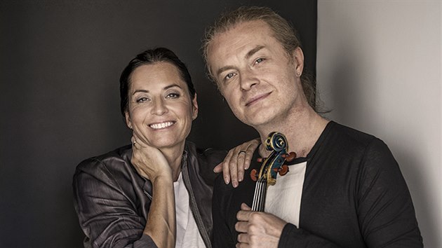 Herečka Barbora Šporclová Kodetová a její manžel, houslový virtuóz Pavel Šporcl (2020)