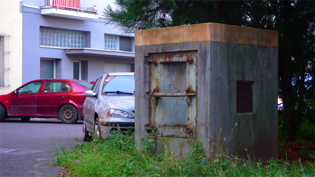 Mlad� amat�rsk� filma� Luk� Rybka mapoval v Hradci Kr�lov� kryty civiln� obrany.