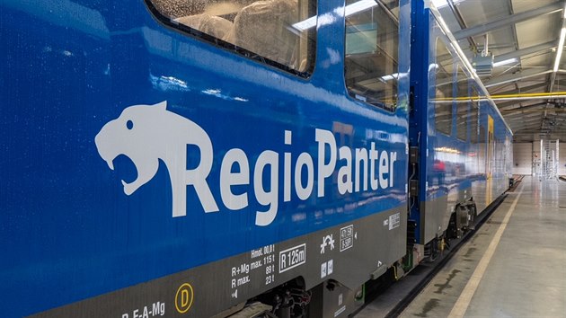 Testy nov�ch n�zkopodla�n�ch vlak� z rodiny RegioPanter