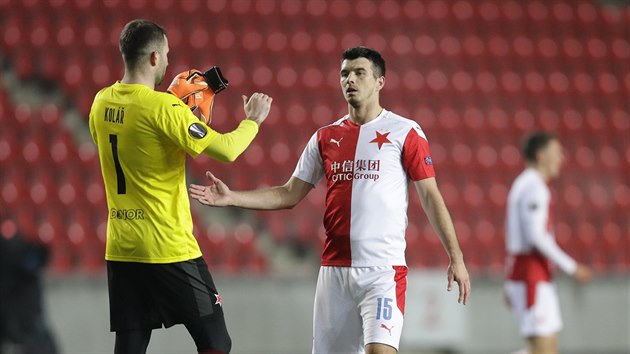 Slvist Ondej Kdela (vpravo) a Ondej Kol oslavuj postup do play off Evropsk ligy.