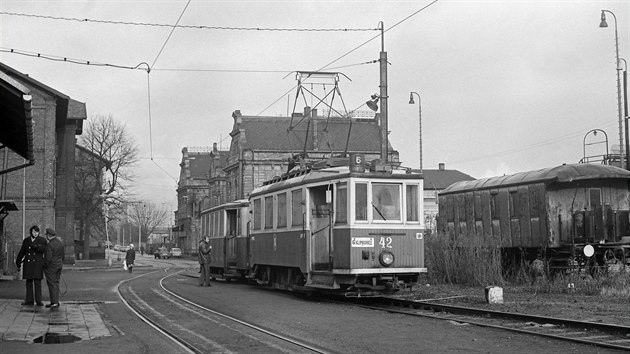 Tramvaj slo 42 linky 6 do Klimkovic ped svinovskm ndram, 24. 7. 1967
GPS: 49.8207075N, 18.2088361E