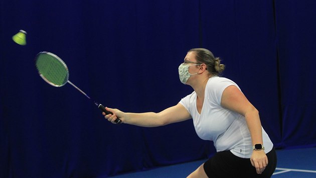 Petra Brzezniakov s manelem vyrazila do bohumnsk sportovn haly na badminton.