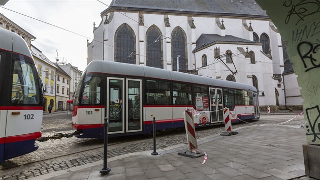 Tramvajov trasa pes centrum Olomouce je od soboty z vt sti znovu prjezdn. Dopravn podnik msta Olomouce mohl po rozshl modernizaci znovu zahjit provoz tramvaj. (5. 12. 2020)