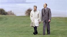 Valery Giscard d'Estaing s americkým prezidentem Jimmym Carterem na Omaha Beach...