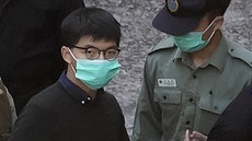 Představitel hongkongského prodemokratického hnutí Joshua Wong u soudu (2....
