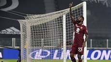 Nicolas Nkoulou z Turína FC slaví vstřelený gól v zápase proti Juventusu.