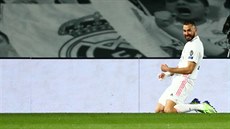 Karim Benzema z Realu Madrid slaví svůj gól proti Mönchengladbachu.