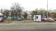 Parkování je zdarma ka�dý den od 17.00 do 8.00.