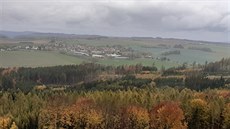 Za dobrých podmínek je vid�t a� na krkono�skou Sn�ku.