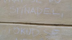 Tvrci hry umístili pedmty spojené s Rychlými ípy vtinou za výlohy obchod...