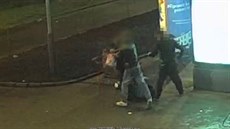 Dvojice zbila muže do bezvědomí, útok natočily kamery