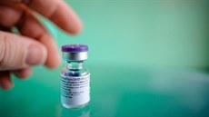 Okovací dávka vakcíny spoleností BioNTech a Pfizer.